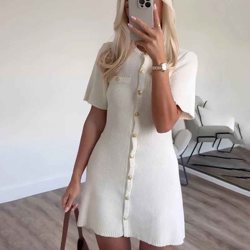 SUNA Kvinders Mini Kjole Strik med Metal Knapper – Elegant Design til Fest og Hverdag - Mini Kjole, Strikket, Mode, Komfort