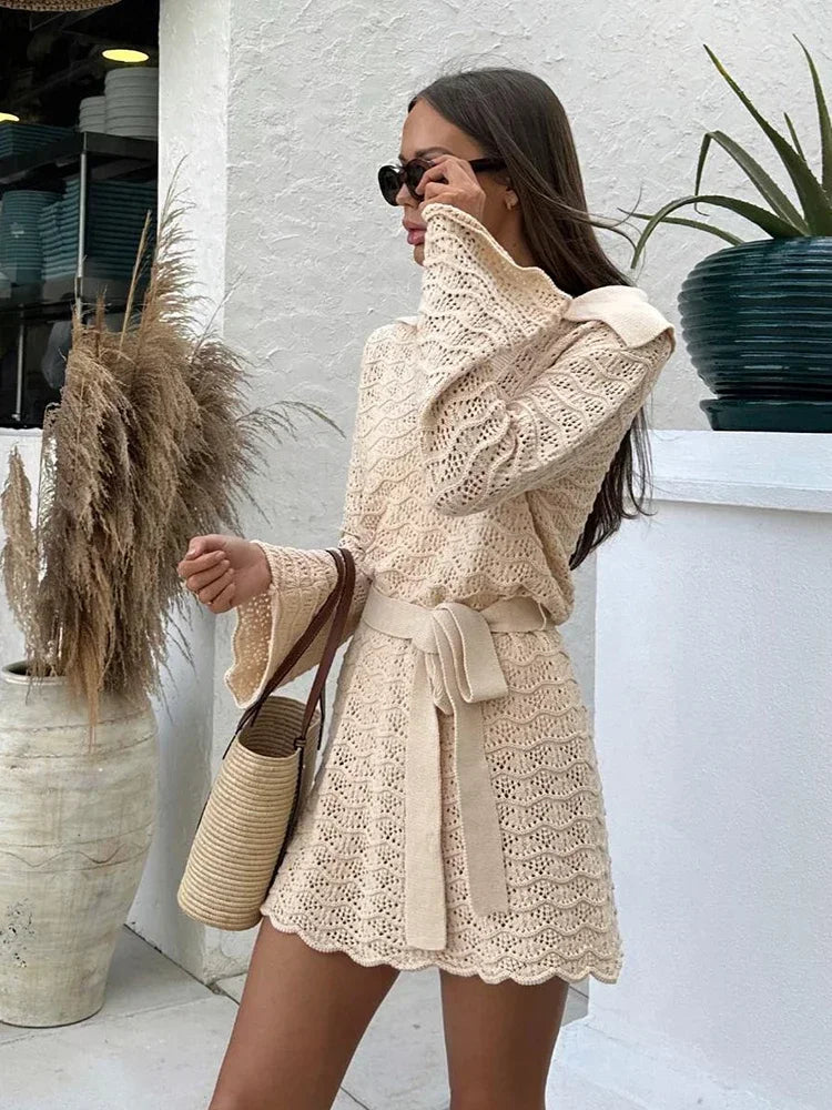 SUNA Kvinders Mini Kjole Strikket V-Hals Bell Ærmer – Elegant Design Med Komfort - Mini Kjole V-Hals Bell Ærmer Strikket Fashion