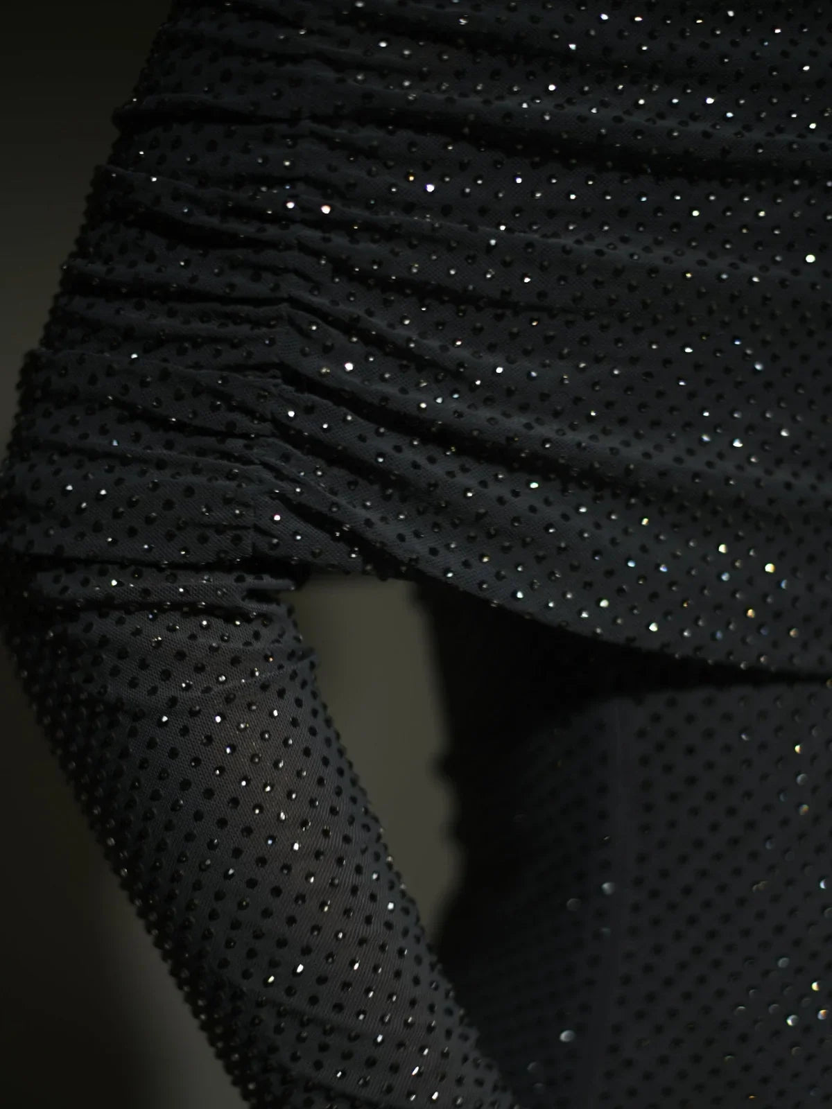 SUNA Rhinestone Pyntet Off-Shoulder Kjole til Festlige Lejligheder