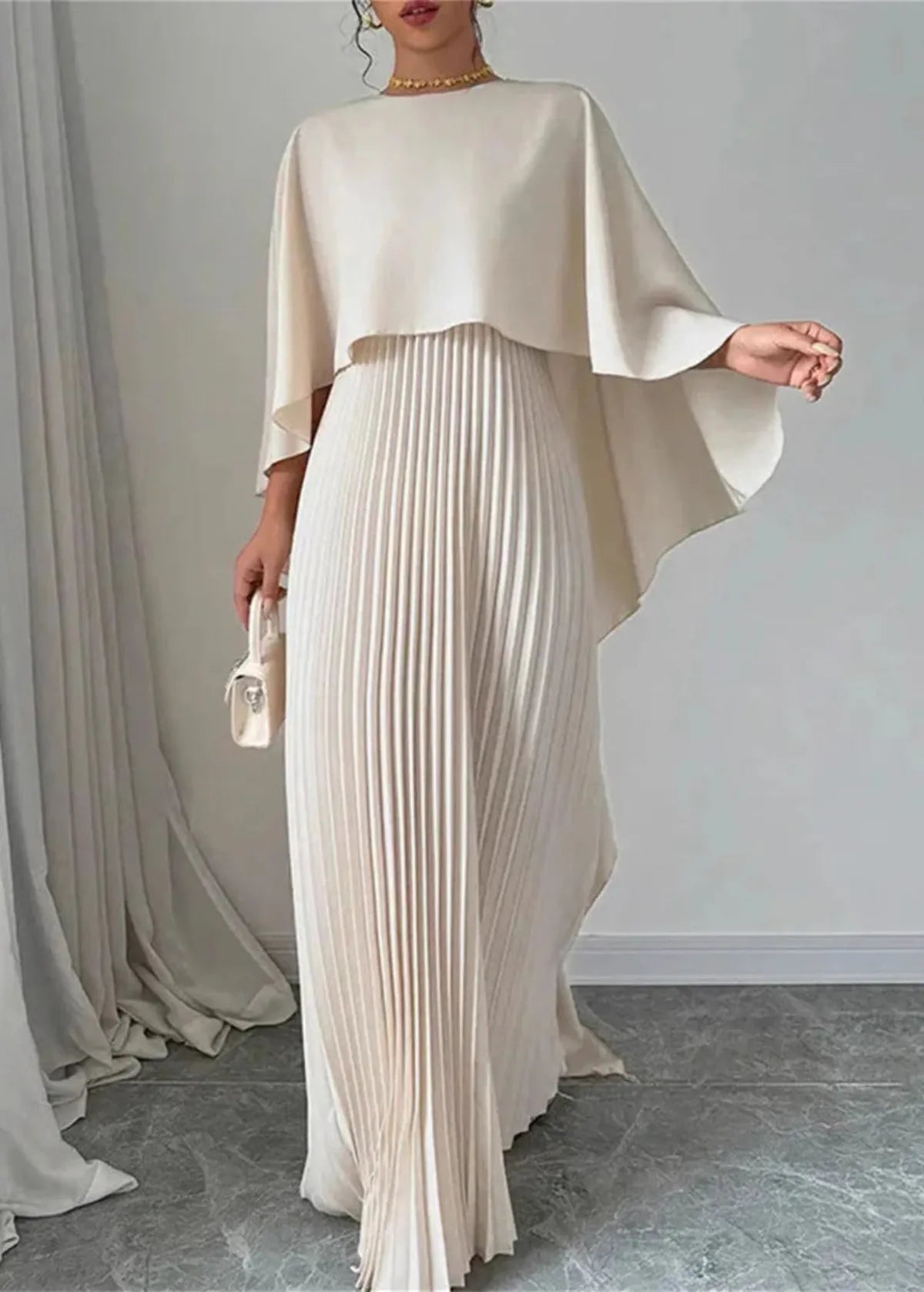 SUNA Maxikjole med flagermusærmer – Flot Drapering - Aftenkjole Beige