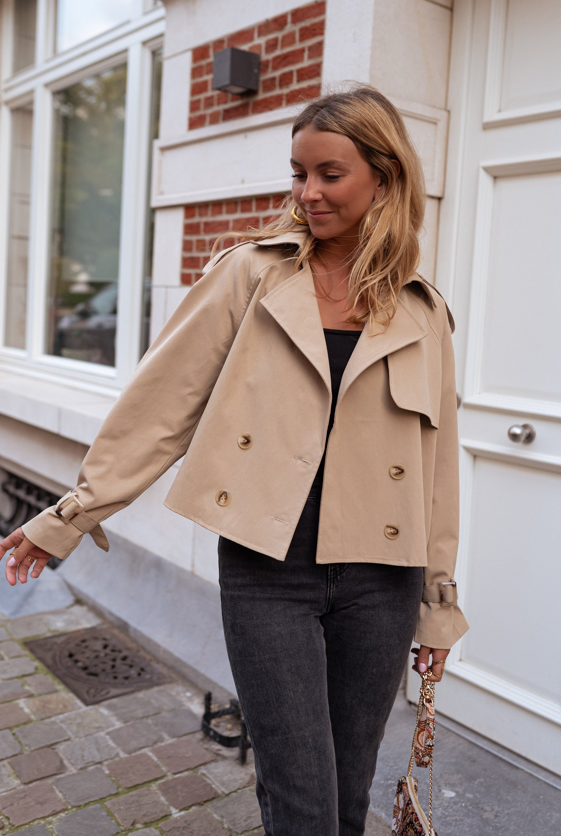 SUNA Letvægts Trenchcoat til Kvinder - Tidløst design til forår og sommer