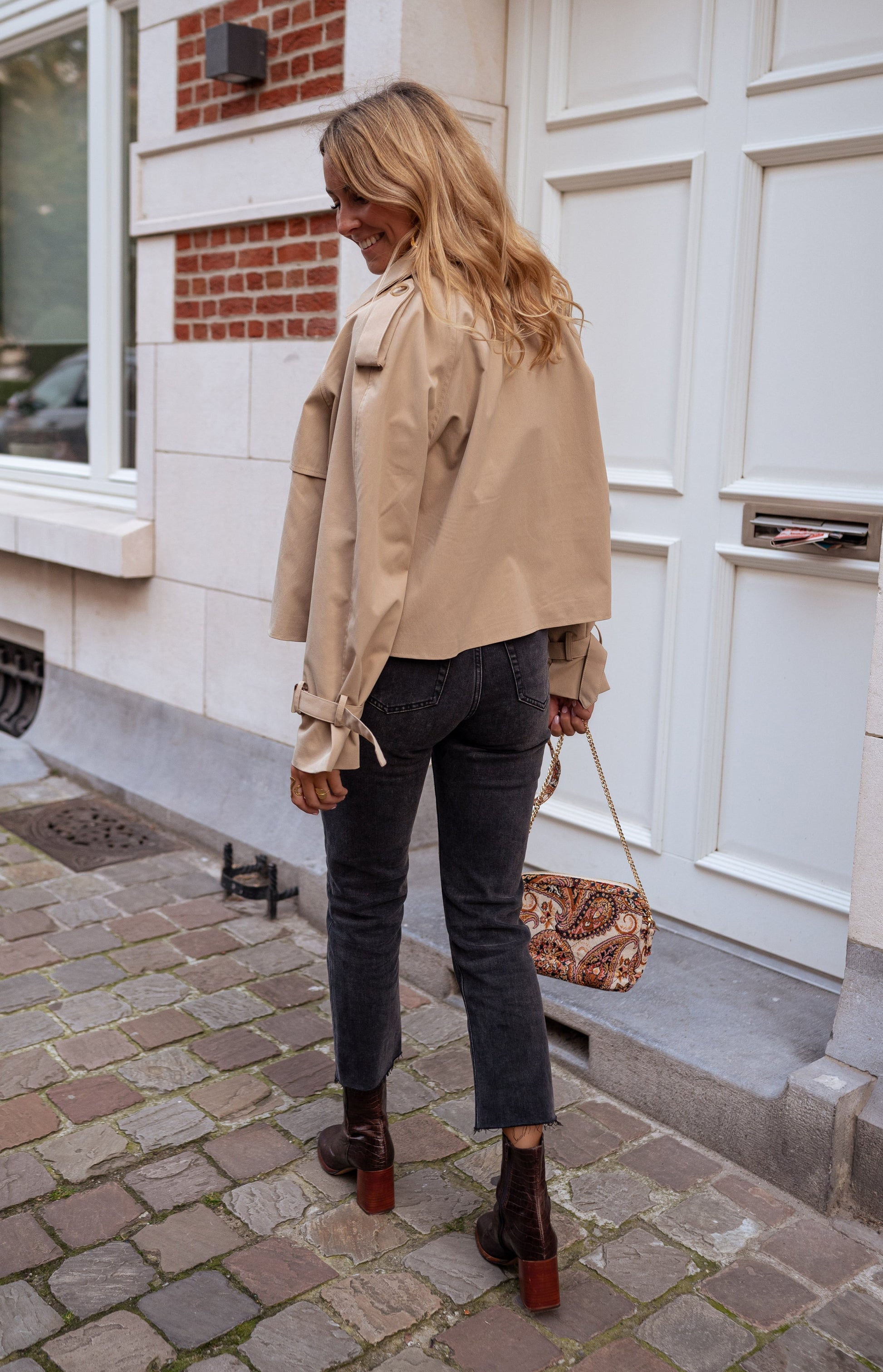 SUNA Letvægts Trenchcoat til Kvinder - Tidløst design til forår og sommer