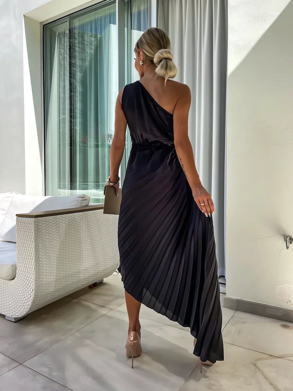 SUNA Ophelia Chic Plisseret Kjole En Skulder Med Blomster