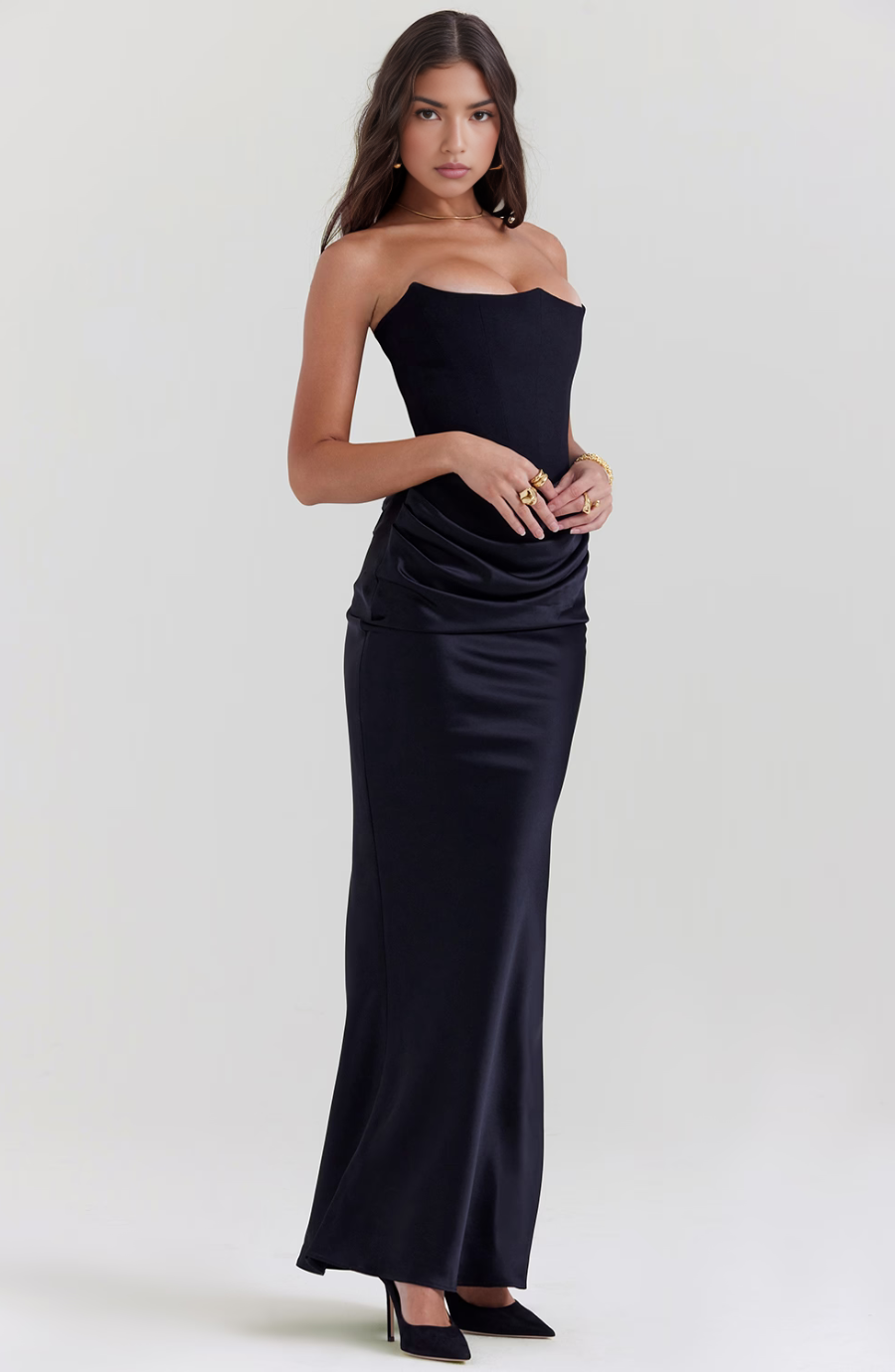 SUNA Poleret Satin Kjole – Skulptureret Bodice - Festkjole Satin