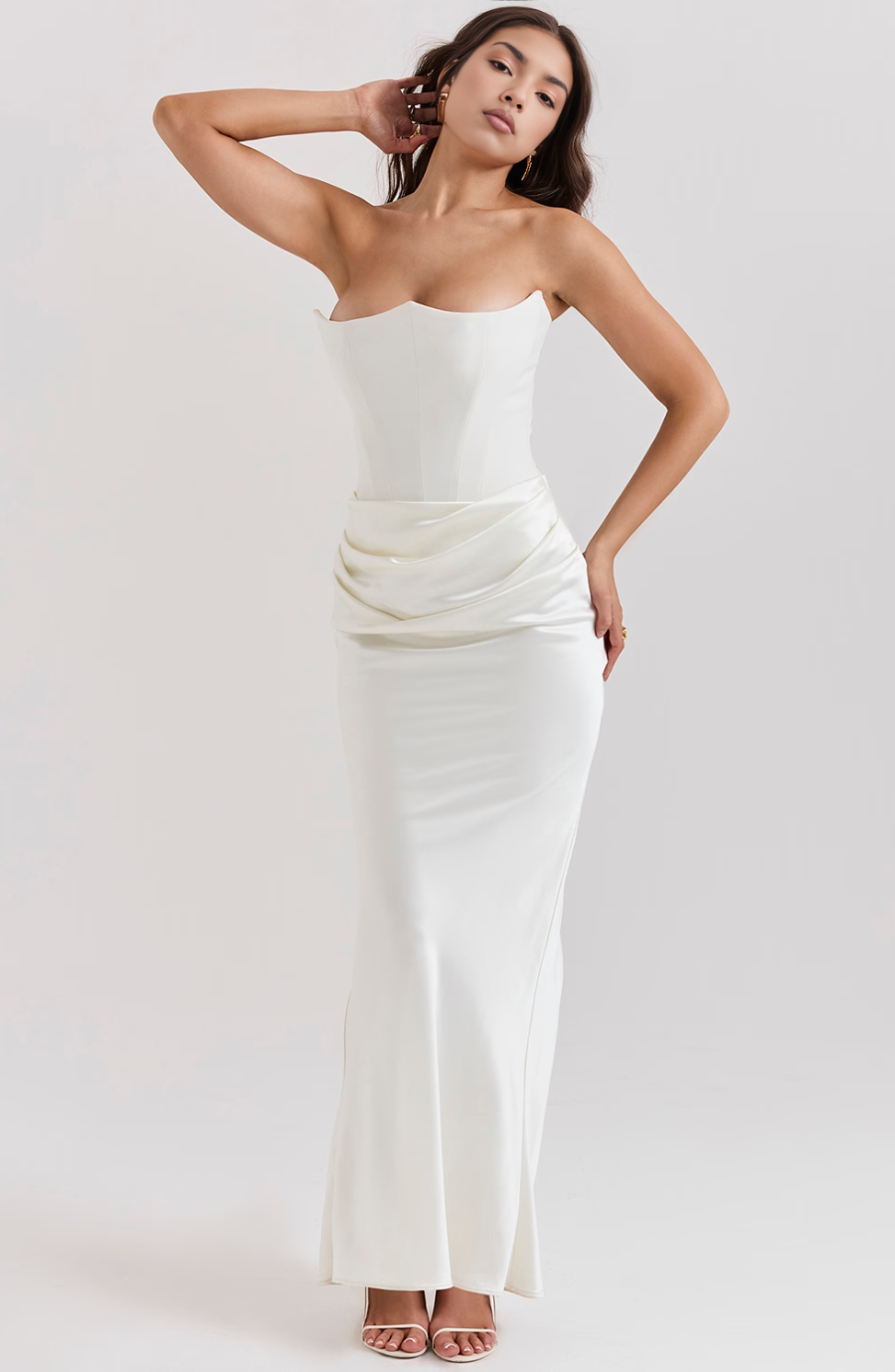 SUNA Poleret Satin Kjole – Skulptureret Bodice - Festkjole Satin