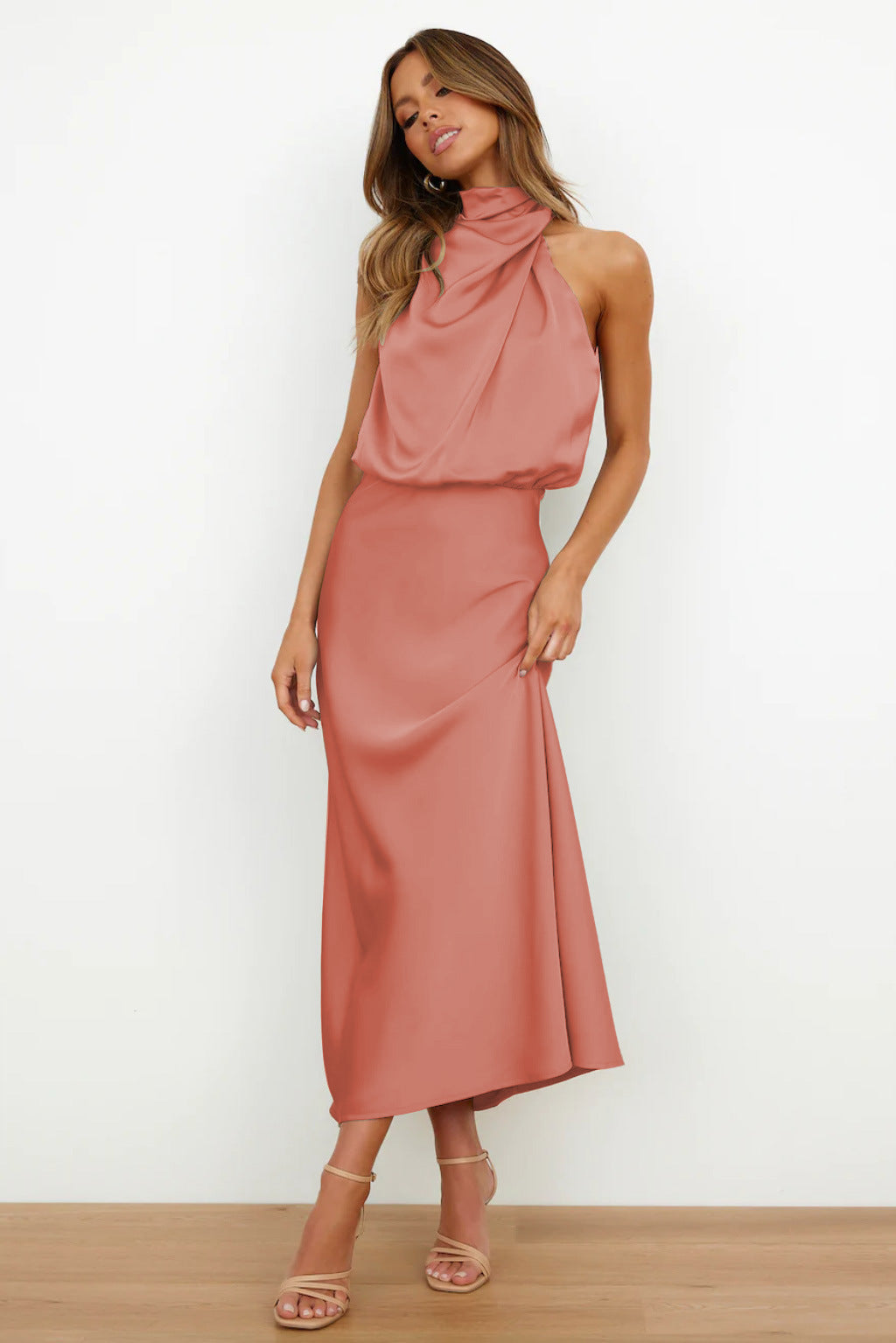 SUNA Quentin Sahara Drape Kjole – Let Silhuet - Festkjole Laks