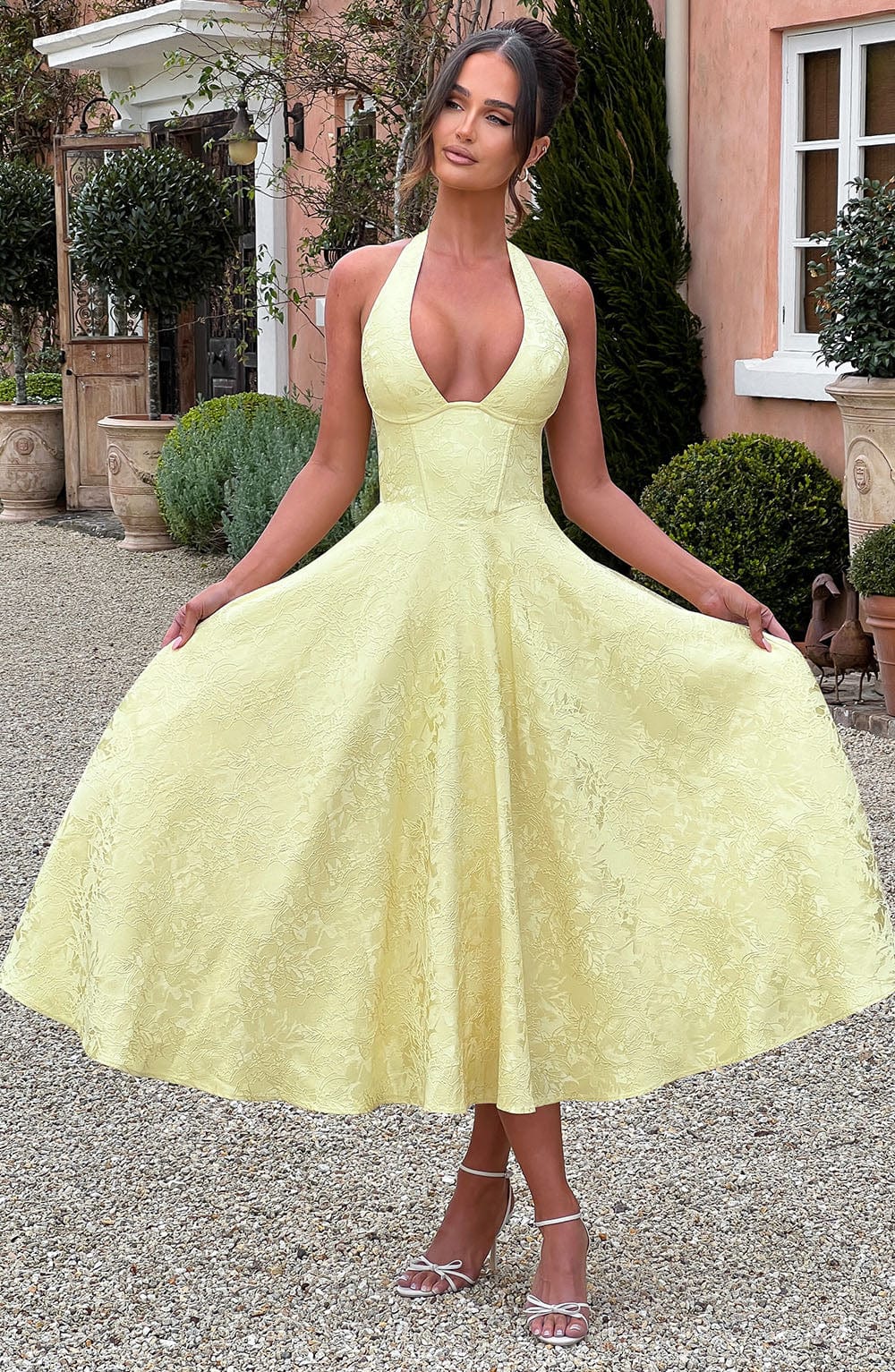 SUNA Romantisk Retro Midi – Flatterende Form - Retro Kjole