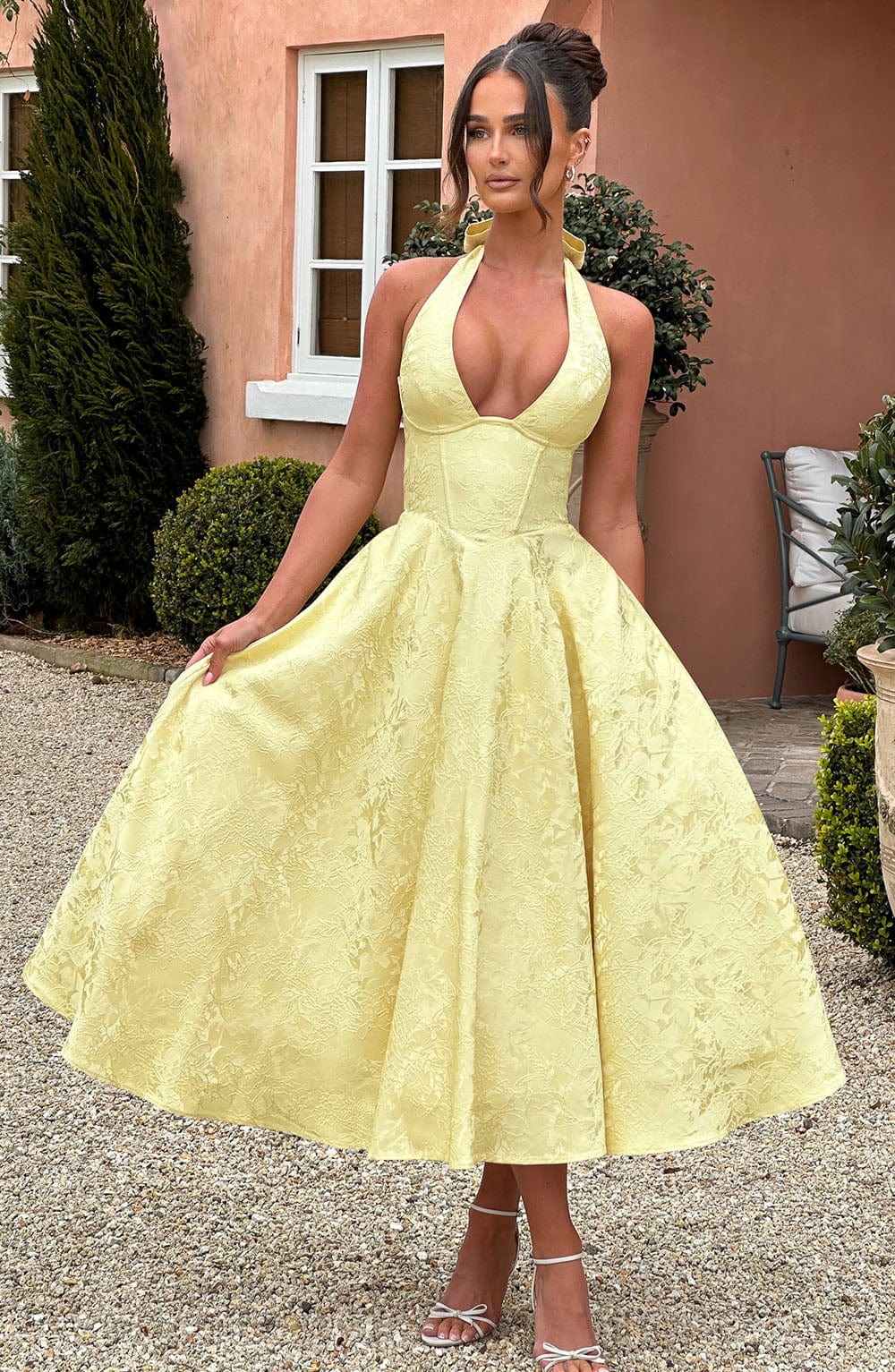 SUNA Romantisk Retro Midi – Flatterende Form - Retro Kjole