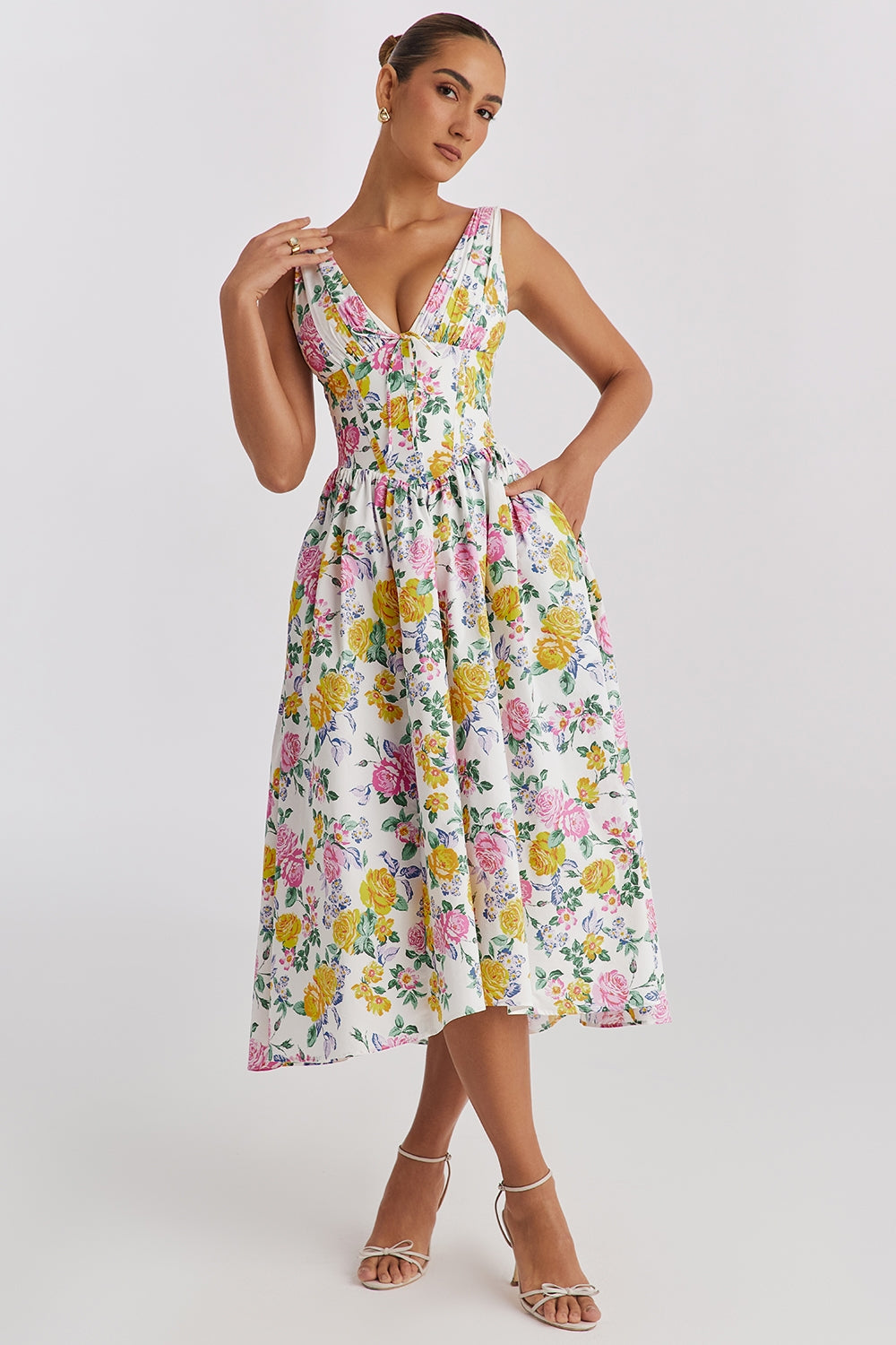SUNA Rosie Tidløs Blomster Midi – Let og Luftig - Blomster Midi Gul blomster