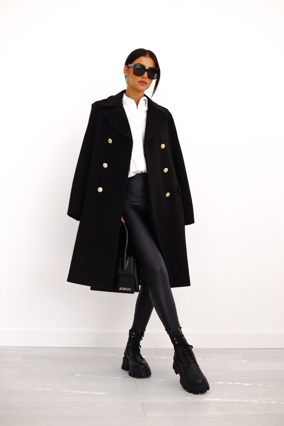 SUNA Kvalitets Trenchcoat til Dame - Med revers og dobbelte knapper