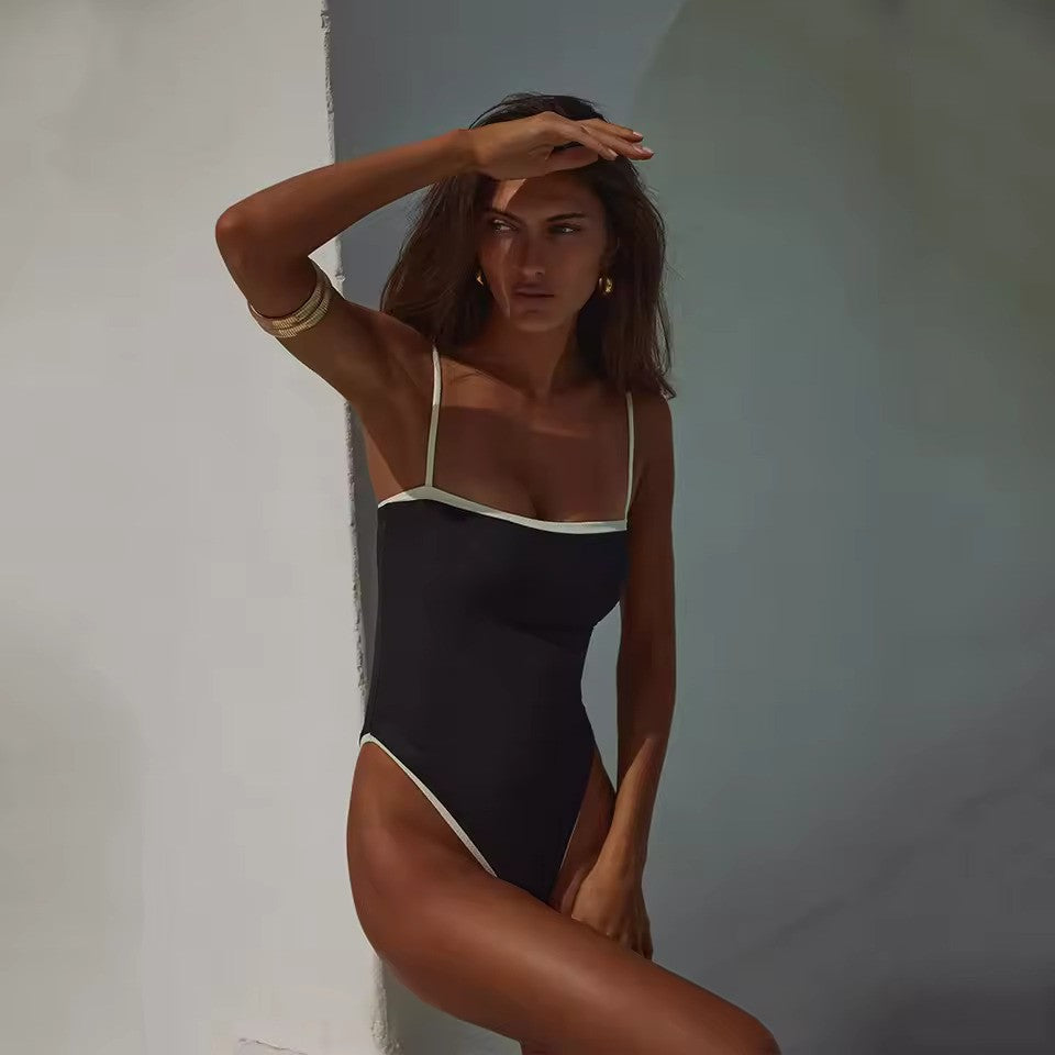 SUNA Bandeau Badedragt Sort