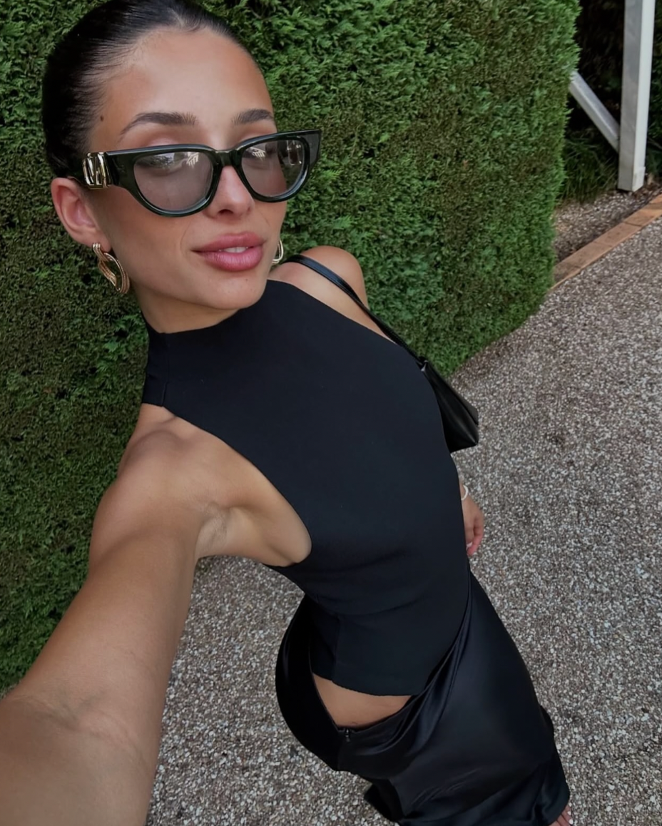 SUNA Rebecca Maxi Dress Med Asymmetrisk Silhuet I Sort