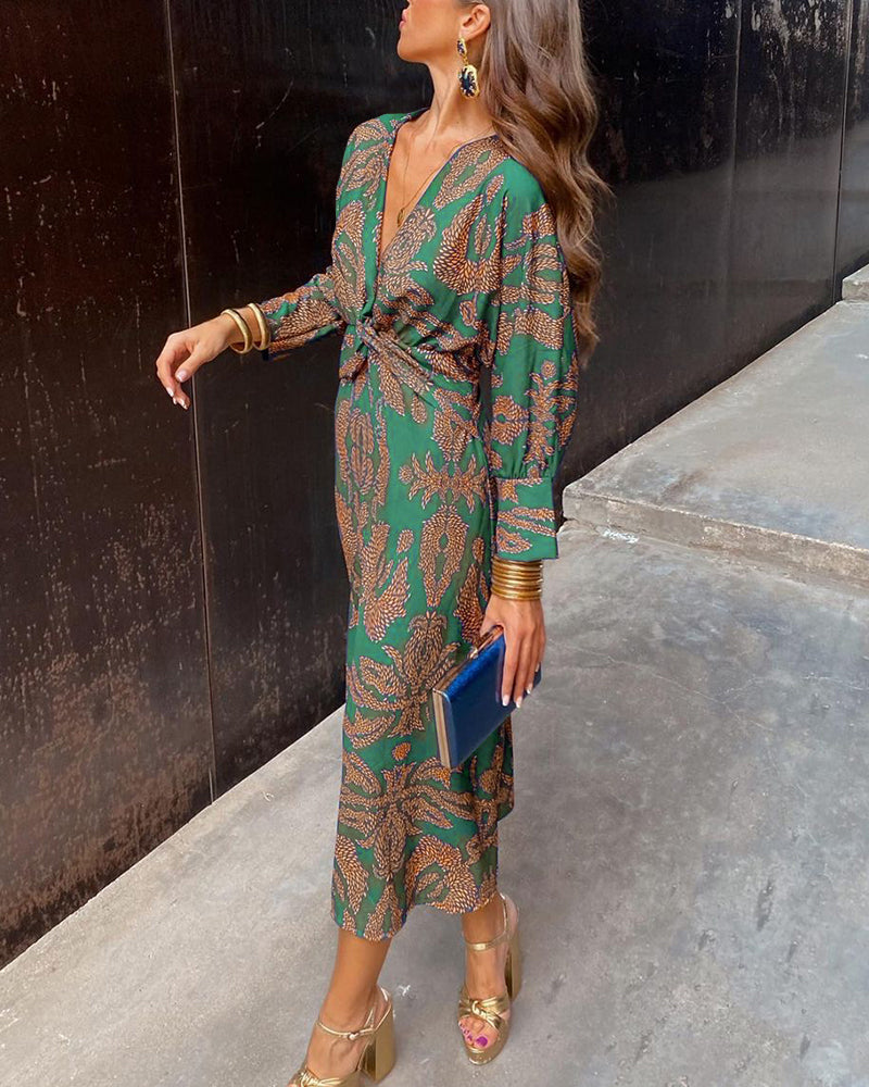 SUNA V Hals Midi Kjole Paisley Print – Tidløs Stil - Kjole