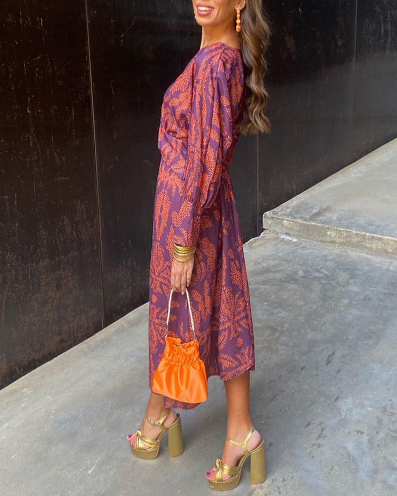 SUNA V Hals Midi Kjole Paisley Print – Tidløs Stil - Kjole