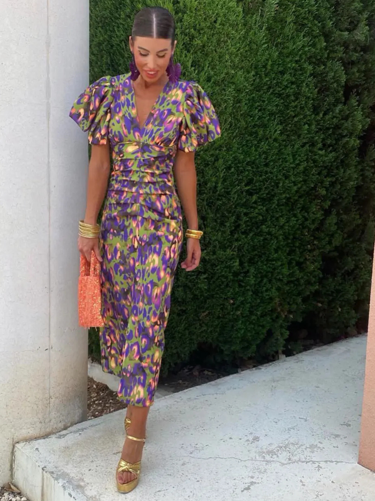SUNA Vivid Ruched Midi – Dramatiske Plisseringer Skuldre - Kjole