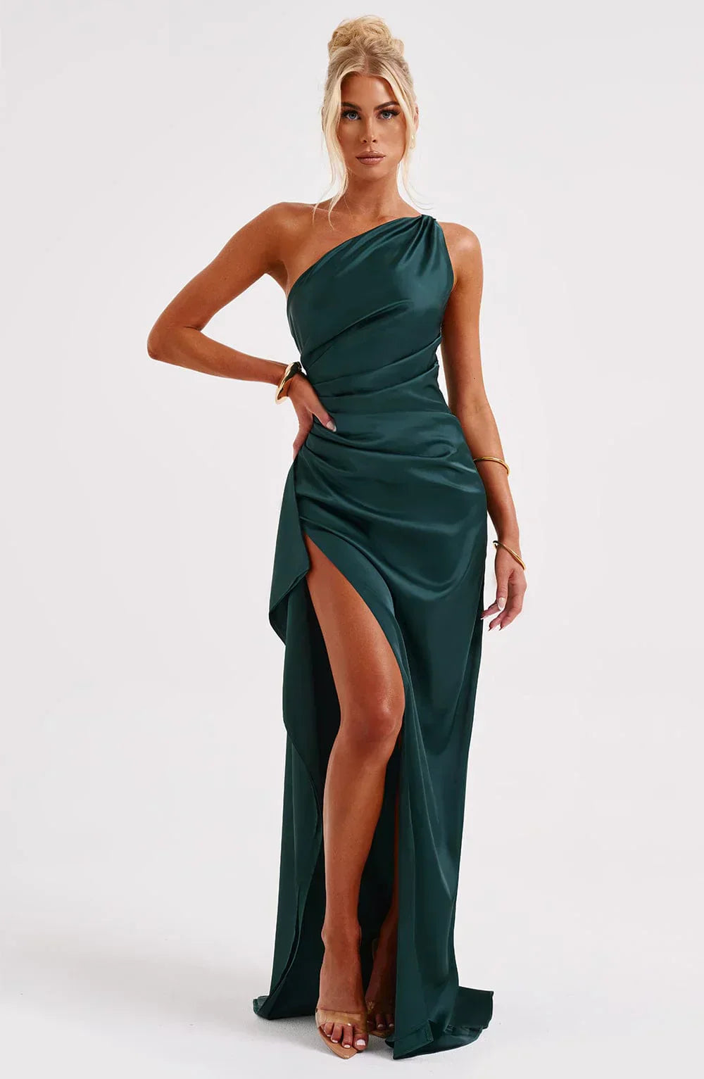 SUNA Luxe Satin One-Shoulder Splitkjole Elegant I Satin