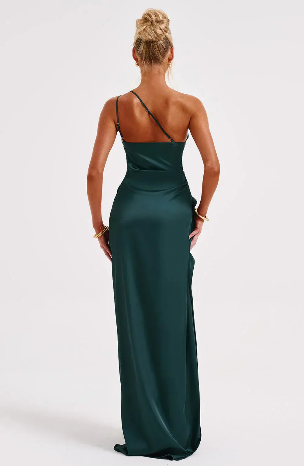 SUNA Luxe Satin One-Shoulder Splitkjole Elegant I Satin