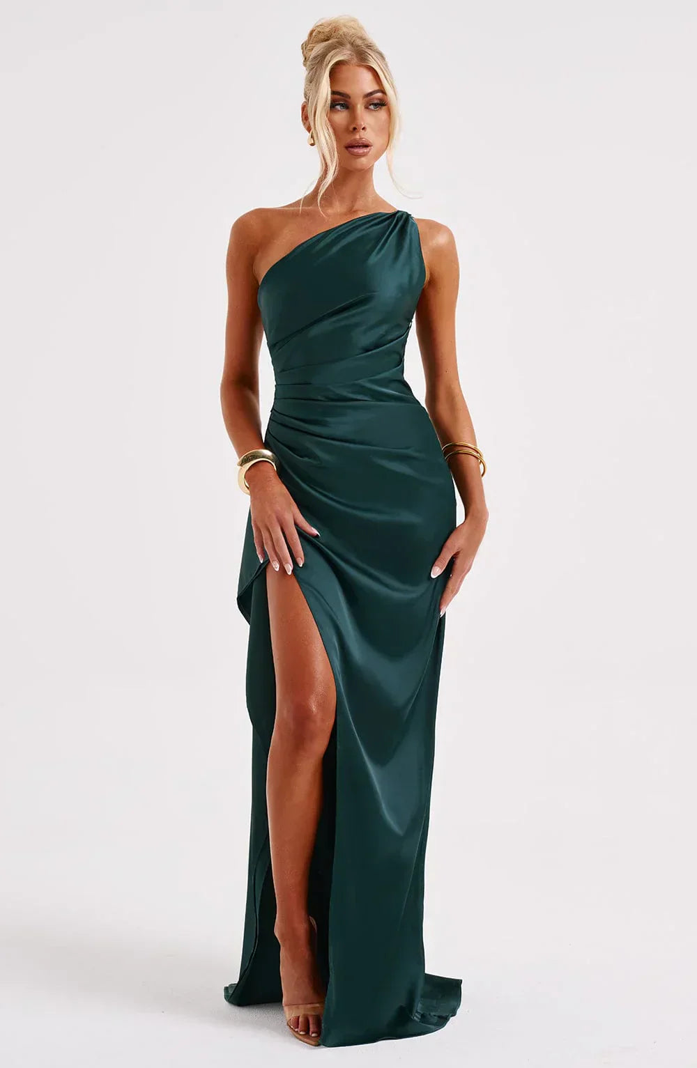 SUNA Luxe Satin One-Shoulder Splitkjole Elegant I Satin