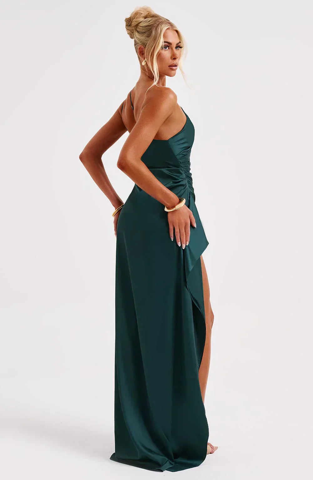 SUNA Luxe Satin One-Shoulder Splitkjole Elegant I Satin