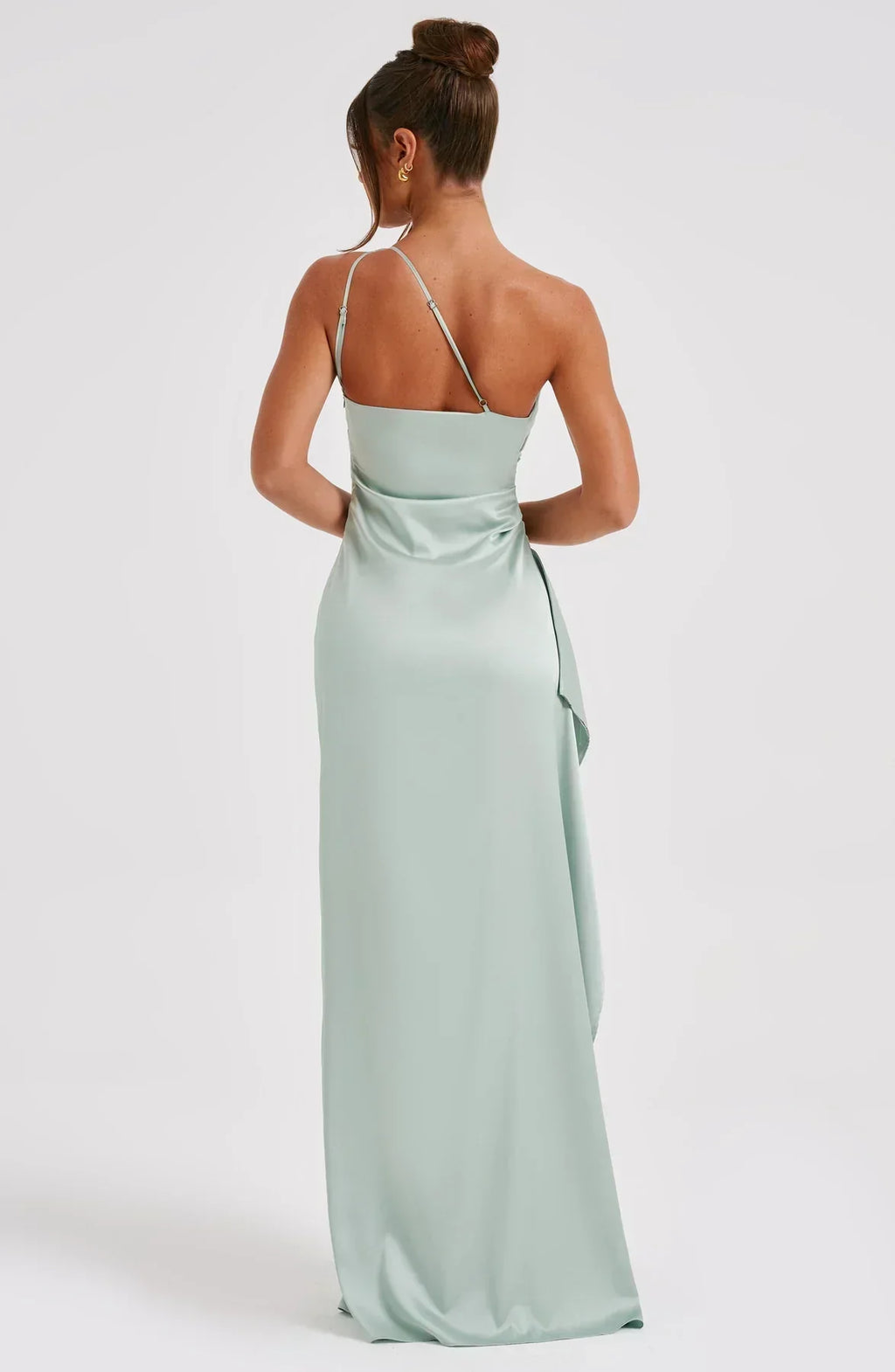 SUNA Luxe Satin One-Shoulder Splitkjole Elegant I Satin
