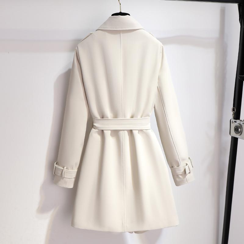 SUNA Hvid Trenchcoat til Dame - Elegant, knælang med bælte og revers