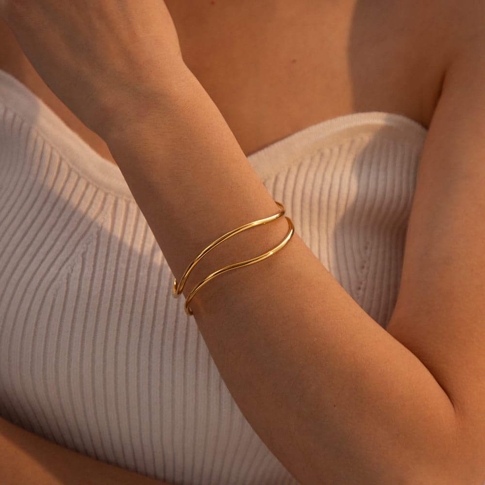SUNA Minimalistisk Armbånd i Rustfrit Stål med 18K Guldbelægning