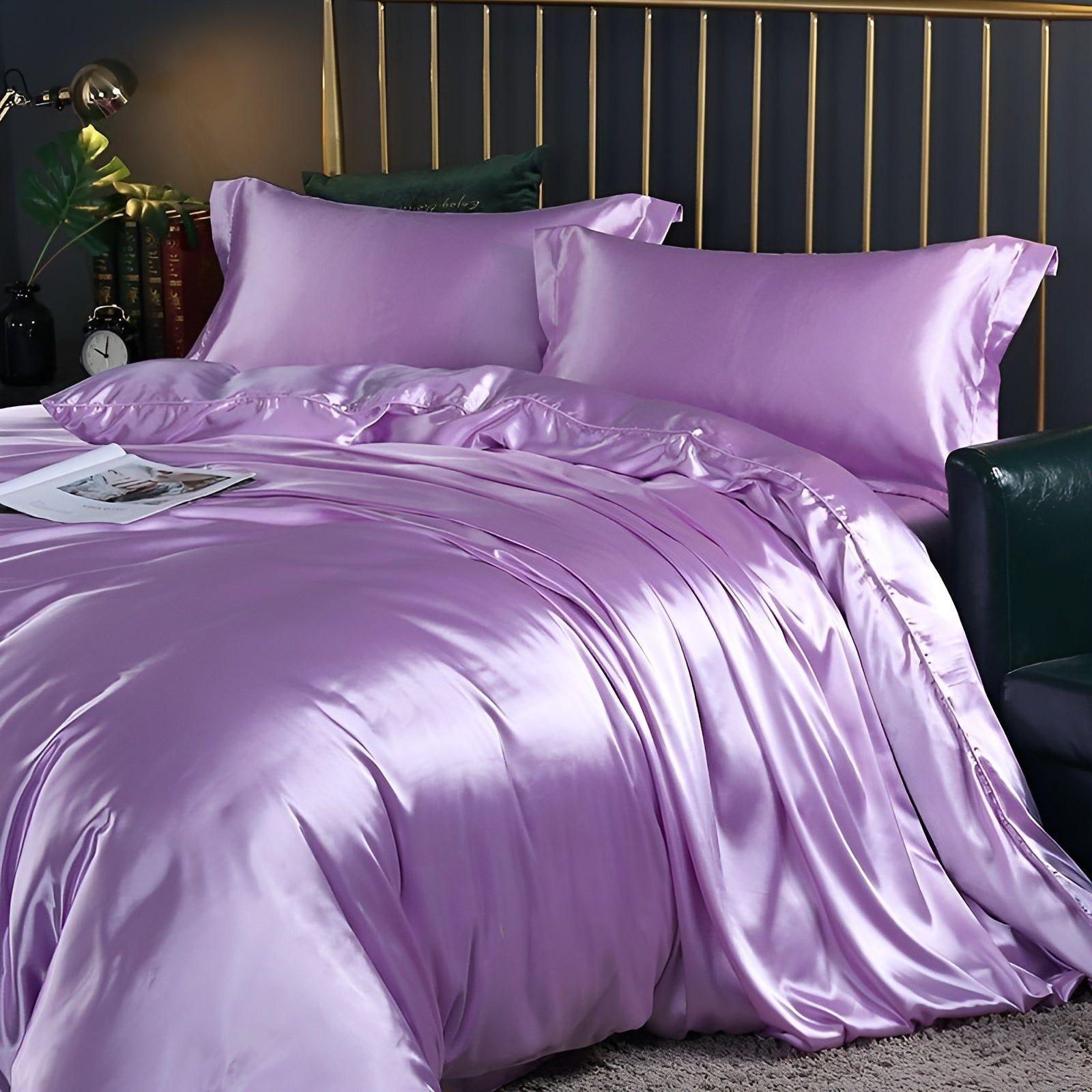 Luksuriøst Satin Sengetøj Sæt – 1 Flad Lagen, 1 Sengetæppe, 2 Pudevar til Elegant Søvn og Kølende Komfort Bedding SUNA