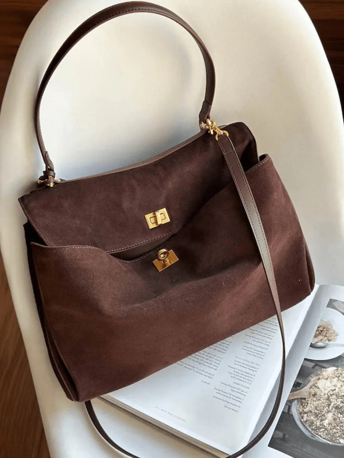 SUNA Elegant Suede Satchel Med Top Håndtag Og Twist-Lås Lukning