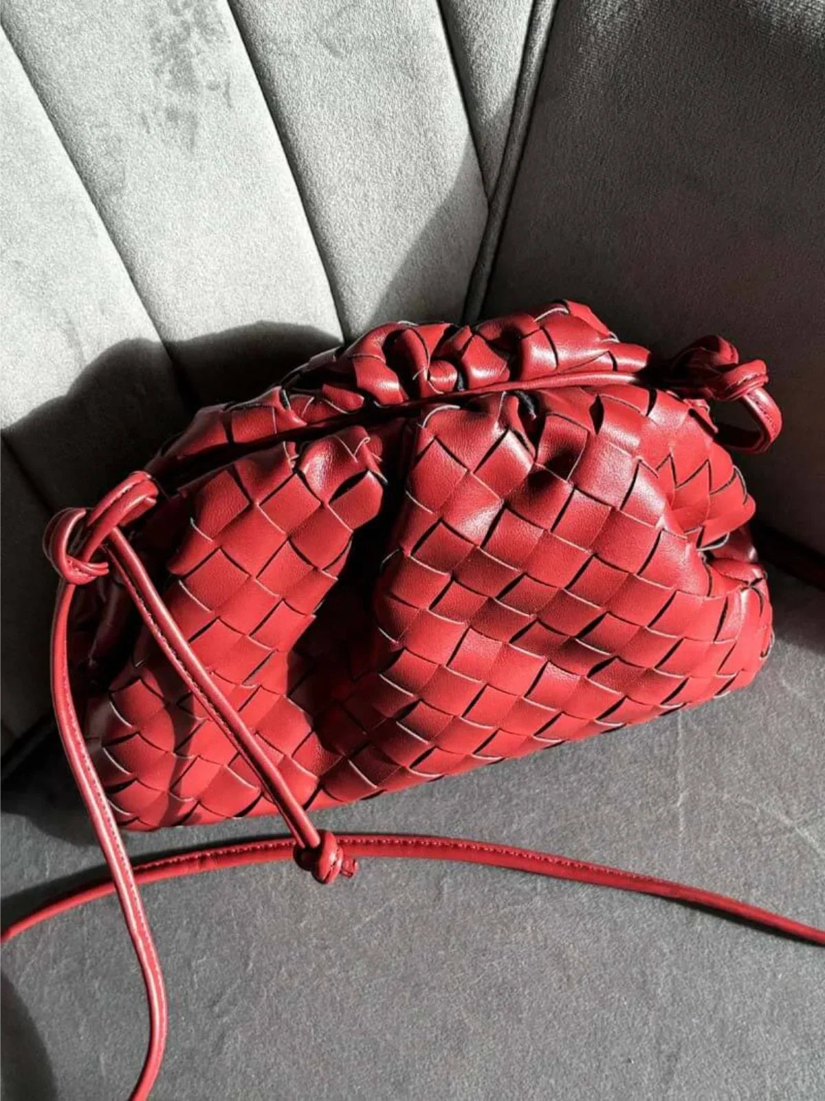 SUNA Flettet Faux Læder Drawstring Taske