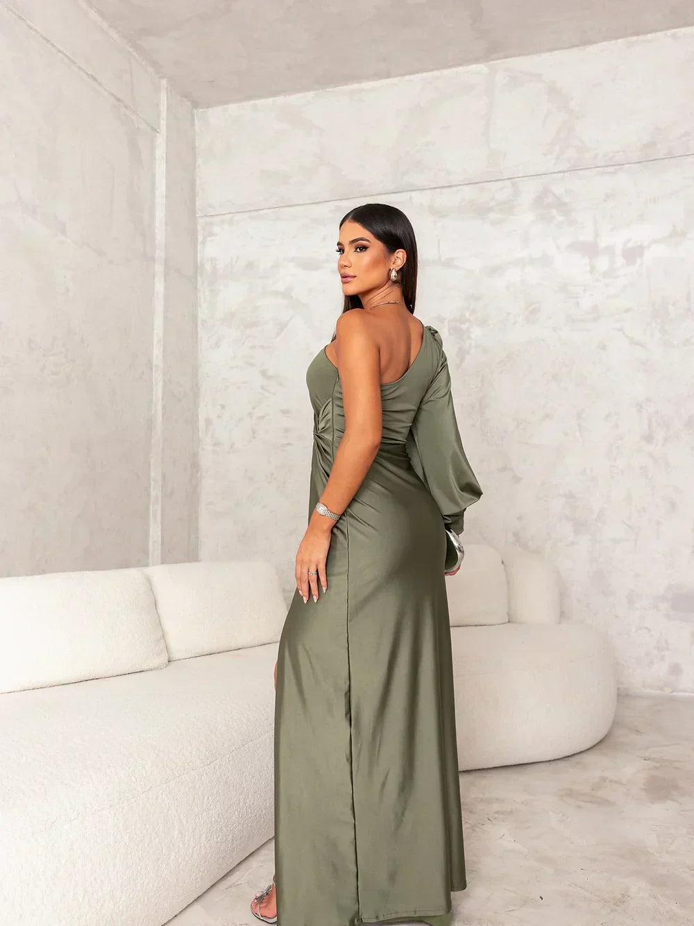 SUNA Elegant Satin Skulderkjole til Damer
