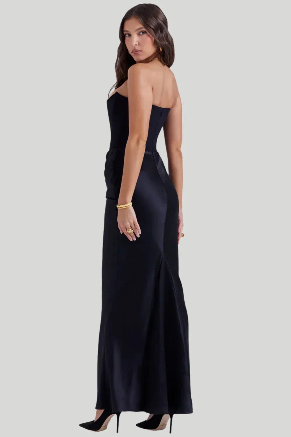 SUNA Strapless Elegant Maxi Kjole i Tidløs Stil