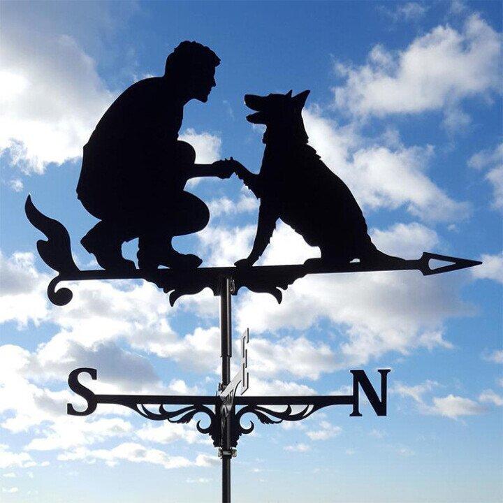 SUNA Vindmåler - Blæsende - Retro Heksedesign - Unikt design Menneske hund
