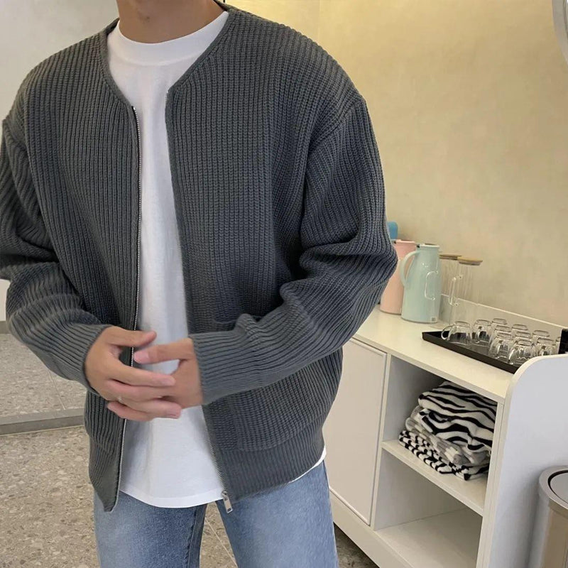 SUNA Cardigan til herre med ribbet tekstur og rund hals Grå